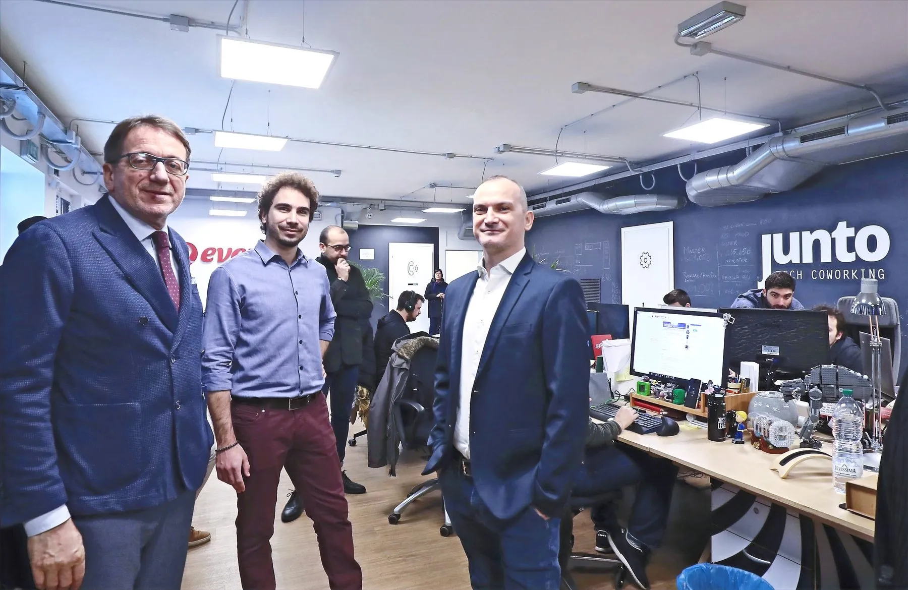 Uffici per startup e professionisti nel coworking Junto di Fabbriche Binarie, Modena